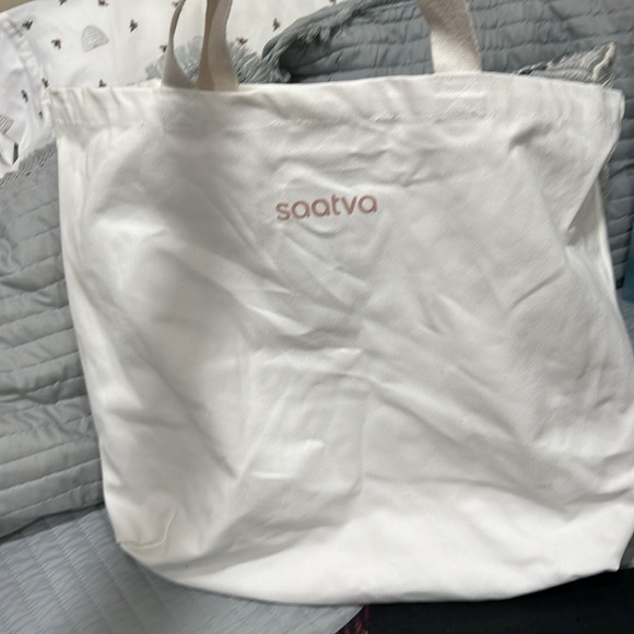 Bundle of 4 totes and 1 purse - Picture 5 of 6